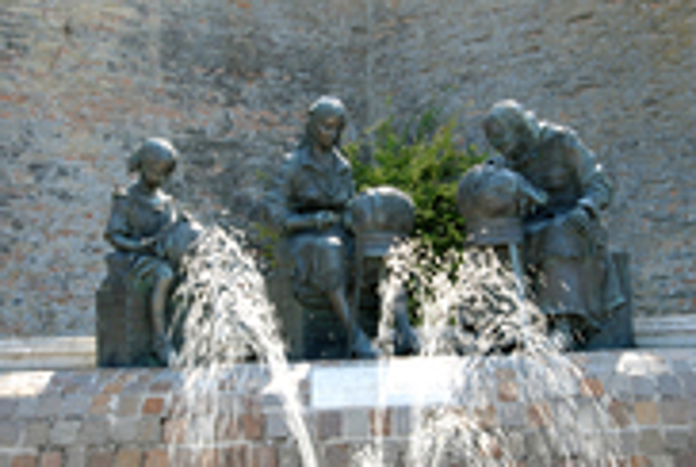 Fontana Monumento alla Merlettaia